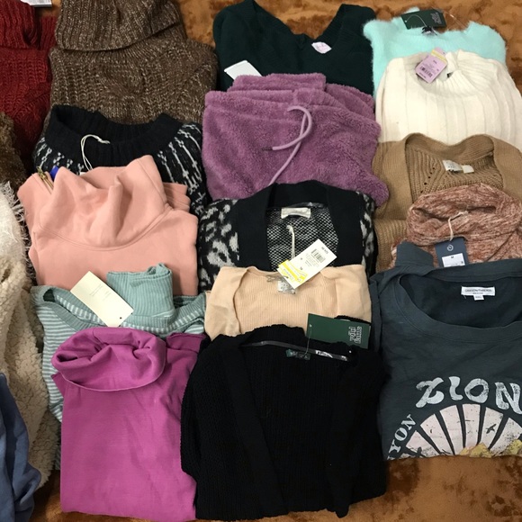 NWT 20 Fall Winter Sweater reseller Lot MSRP $400+ - Picture 2 of 3